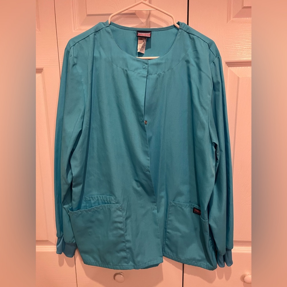 Women’s aqua blue scrub jacket, size medium.